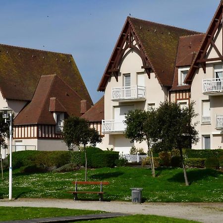 Appartement Spacieux Avec Balcon - A 50M De La Plage Courseulles-sur-Mer Exterior foto