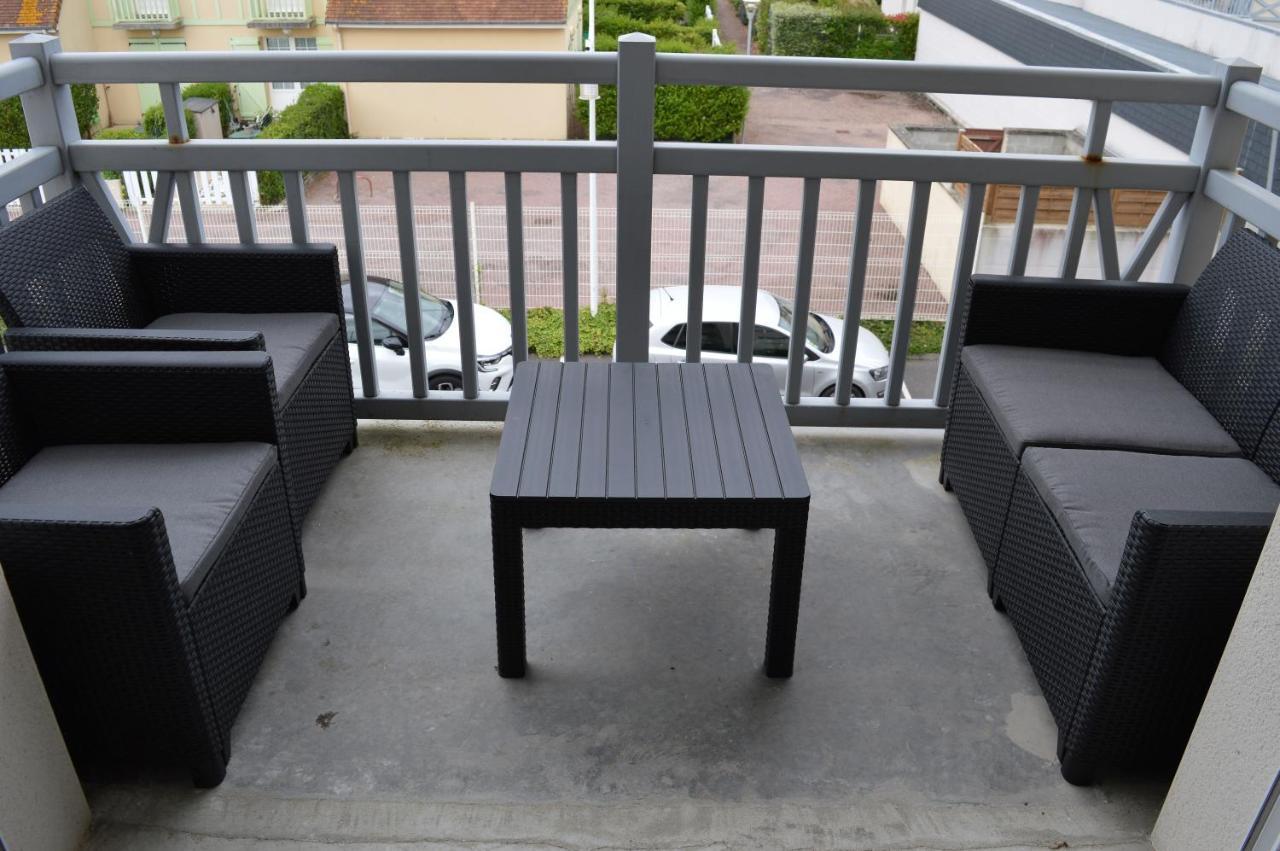 Appartement Spacieux Avec Balcon - A 50M De La Plage Courseulles-sur-Mer Exterior foto